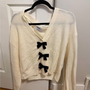 NWT Old Navy - Cream Sweater with Black Bow Accents